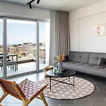 Liv Urban Aparthotel 4*