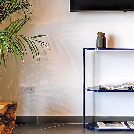 Aparthotel Liv Urban Larnaca