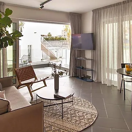 Liv Urban Aparthotel 4*