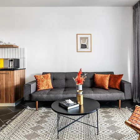 Liv Urban Apartahotel 4*